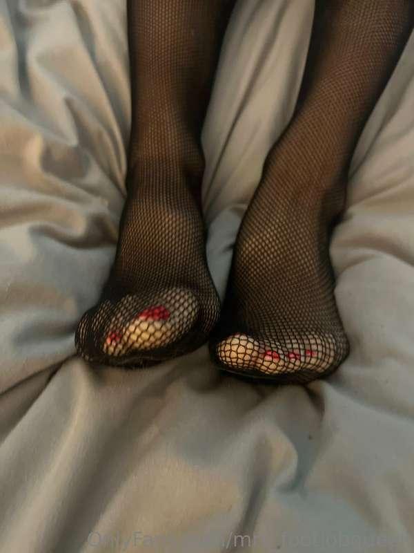 mrs_footjobqueen image #5