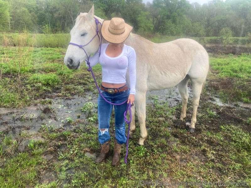 Had to go get my man in the rain today 🐎❤️💦 figured why not ..