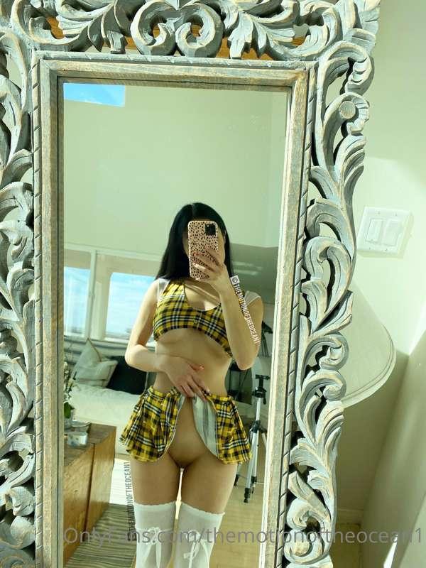 3 pics 

A slut never wears anything underneath 💕

tags // p..