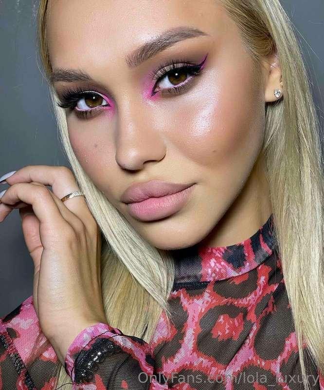 Do you like my make up?