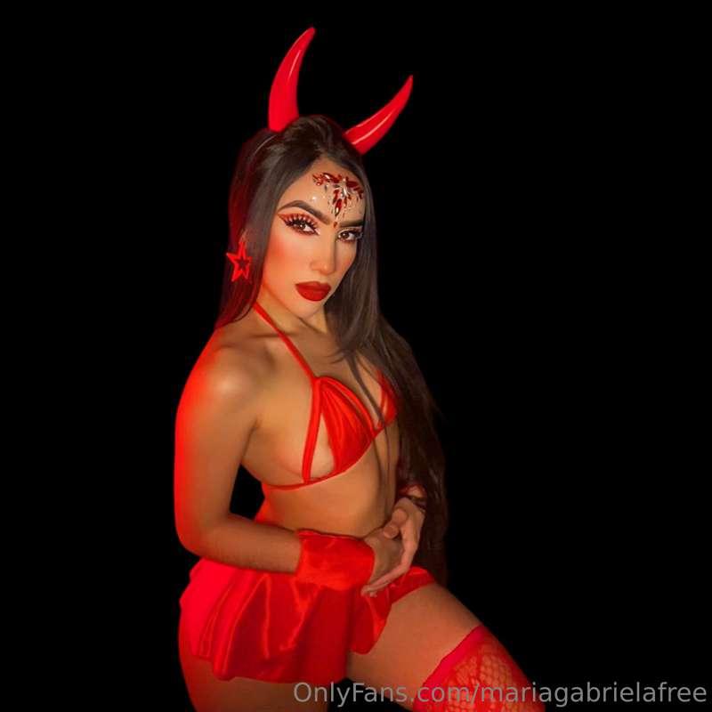 Lucifer female version 👹

Lucifer versión femenina 👹