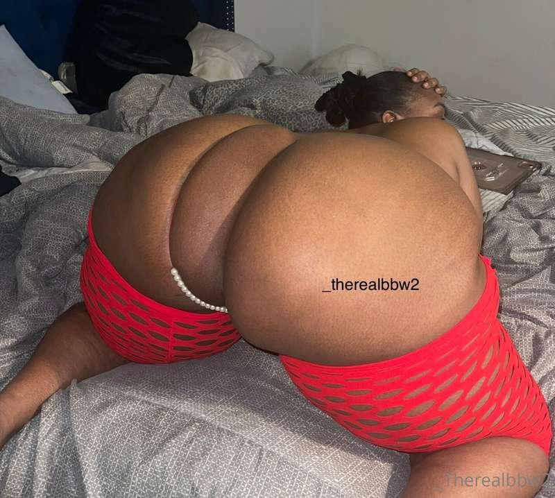 Big juicy booty wit a lil tight pussy🤑🥵