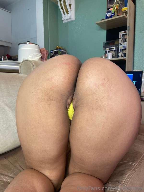 🍑 Mi durazno se quiere abrir para ti Dame por el ñoco papi 😈..