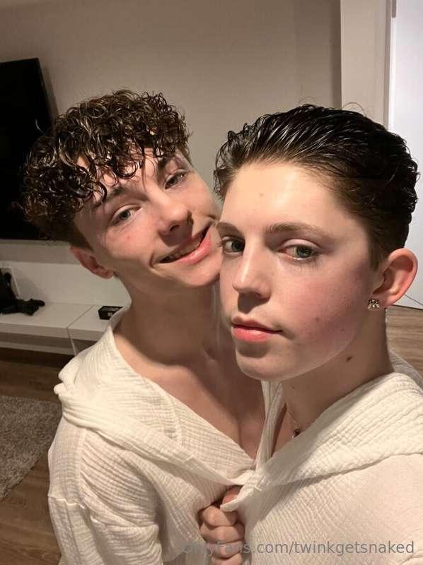 waiting for u in our dm xboth horny asf 🤪😈