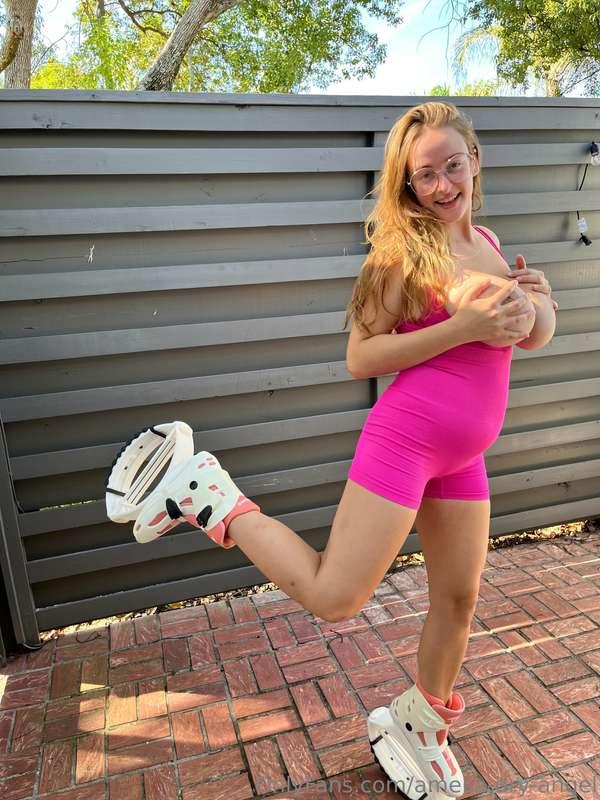 Come see my girls bounce on @amelia-wet-angel 
