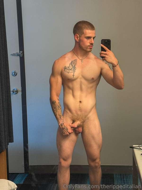 Like this if you’d get on your knees for me😈