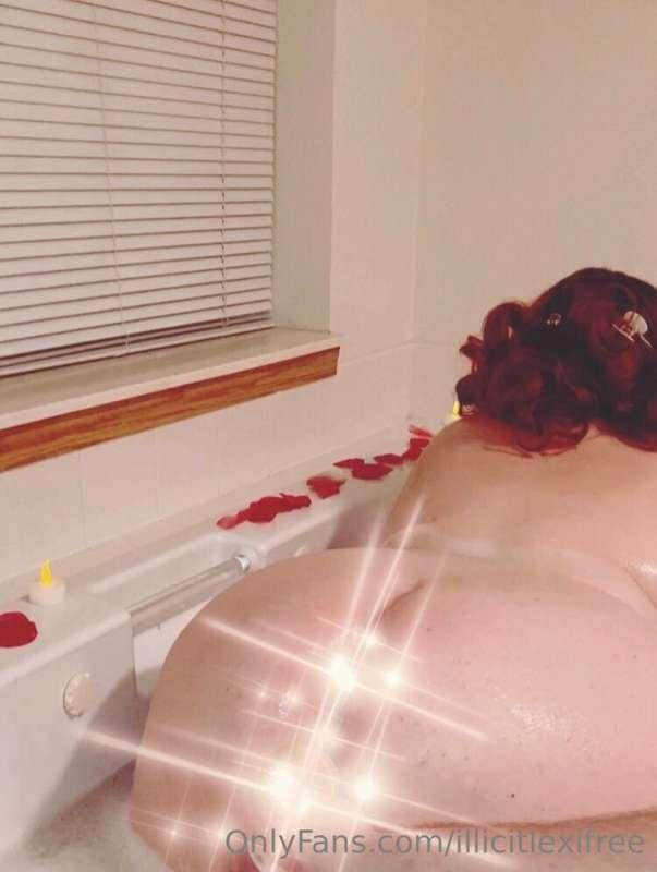 Playing in the bath😜tip for full pic!