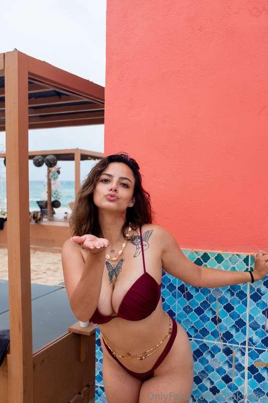 Sending virtual kisses your way😘