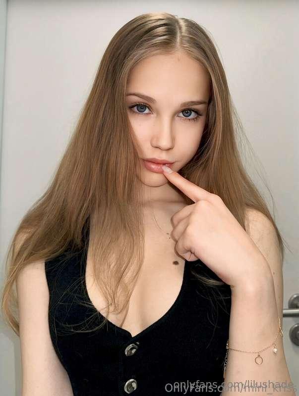 Write to her 👉@mini_kriss she is online now 🔞This hot kitty ..