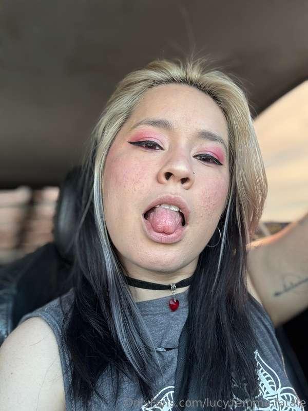 Ustedes creen que me veo emo 🖤 💜?? 