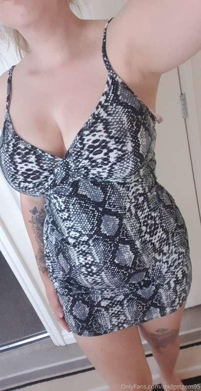 Whos enjoying the sun, i know i am 🍒🍒