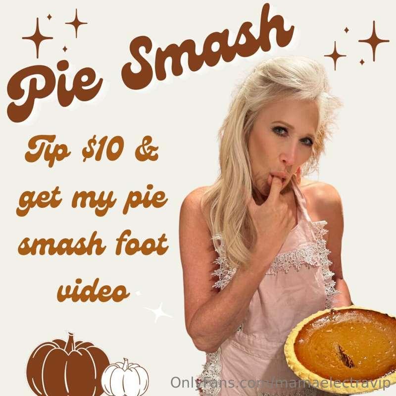You know you want to see mama smash a pumpkin pie 🎃😉 
The **..