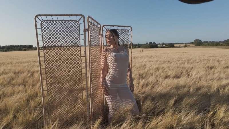 Martina - Retro Fields :BTS