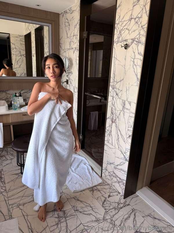 Talk sweet to me and this towel might just slip 👀