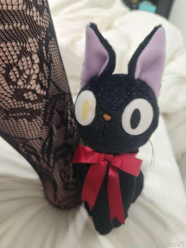 Jiji lost an eye 😭😭😭

There will be a thigh photo set coming out on Sunday~ I sent a little preview...

Do you like tights?

#vtuber #lewdtuber #hentai #anime #yuukovt #pussyasmr #asmr #milf #findom #brat #princess #asian #fyp #egirl #japanese