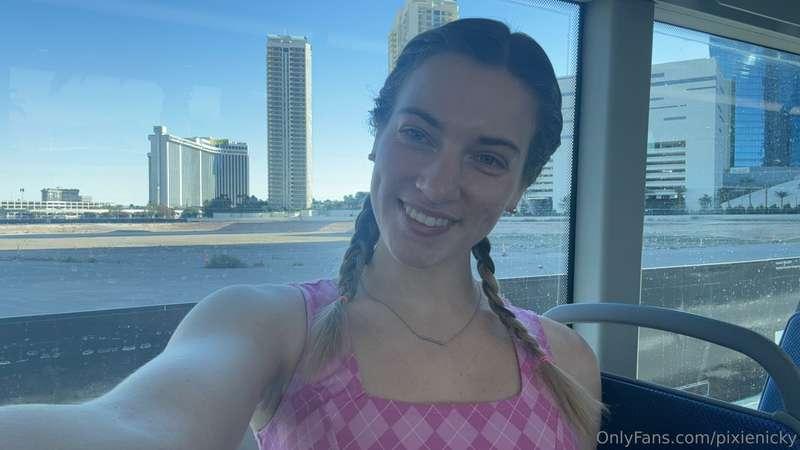 On the bus in Vegas 🥰