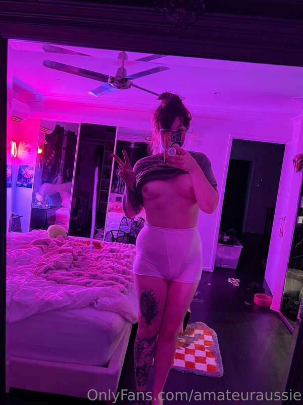 i moved a mirror into my room and it makes sense 🥹🥹🥹 it’s ge..