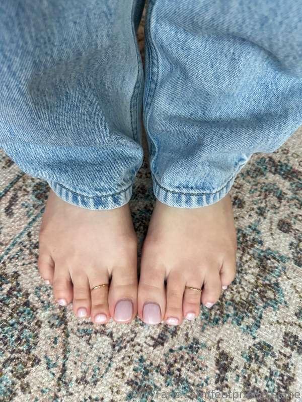 Serious question… are you turned on by toe rings??🥵