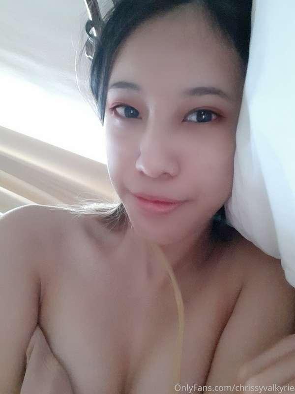 I love spending my days naked in bed. I'm just missing you h..