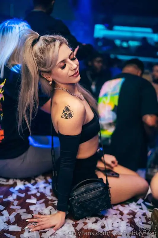 You see me across from your section. wyd?