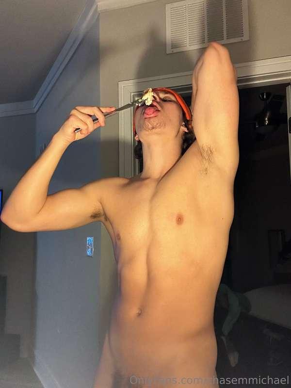 Late night snack babe🔥u awake?!?😏