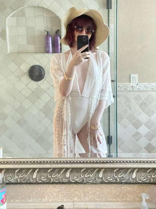 Behind the scenes! I was a girl on vacation for transfixed t..