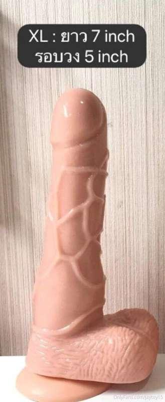 Heeey 

My t33n pussy and lil' butthole needs a bigger dildo..