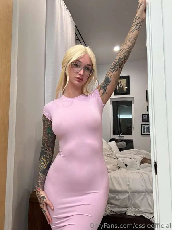 What can I send you to help you cum? 😇
