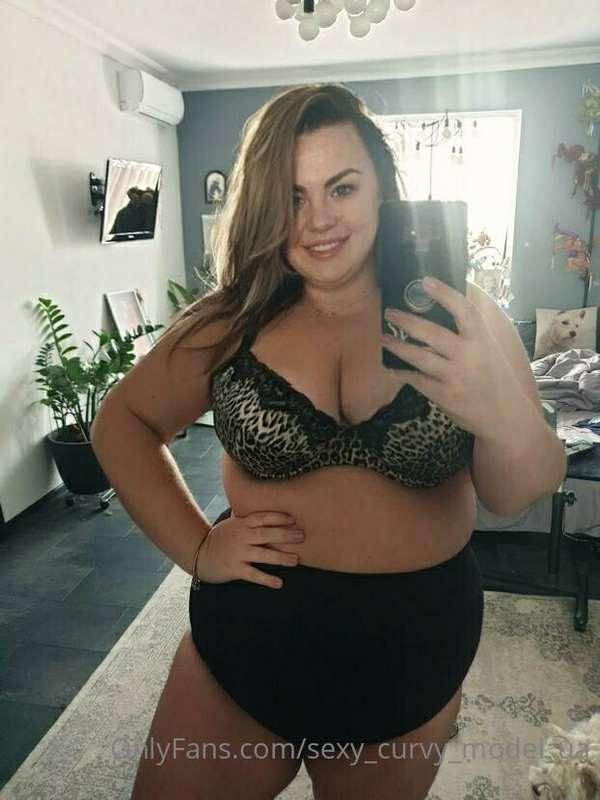 Am i your type? 😈 Would you fuck a curvy milf like me?💦
