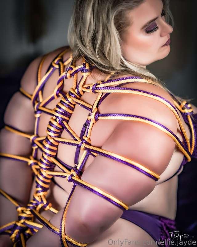 More explicit rope content on @elliejaydevip 💜