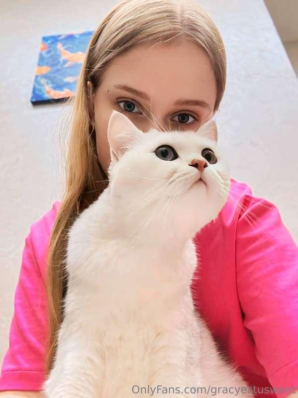 I swear Marsel knows when the camera is out this face is pur..