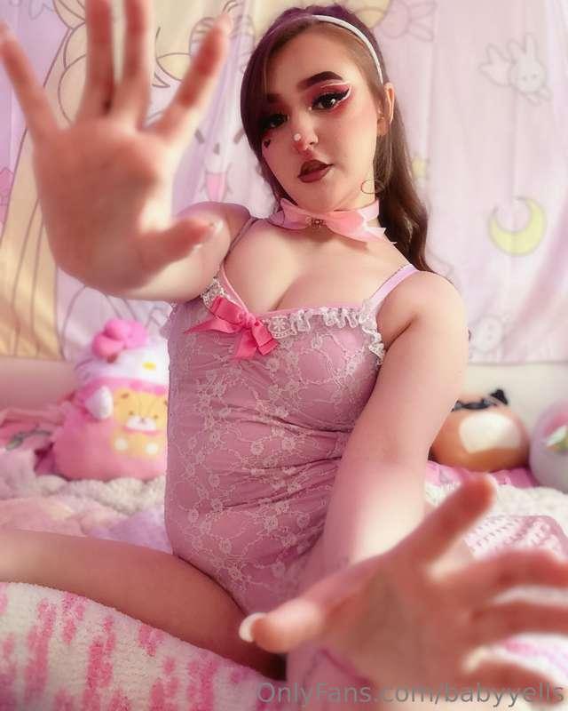 i wanna cuddle chuuu💞 new content coming tonight/tomorrow