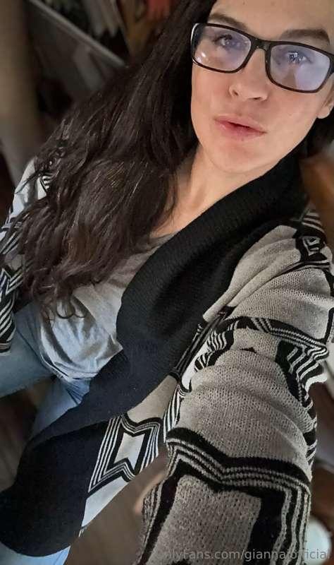 Quick selfie to prove that sometimes I dress like the other ..
