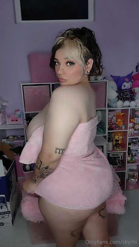 Come join me before my shower...in your dms now 😉