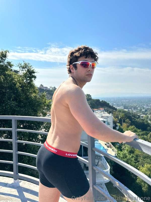 my eyes are up here 👀😏