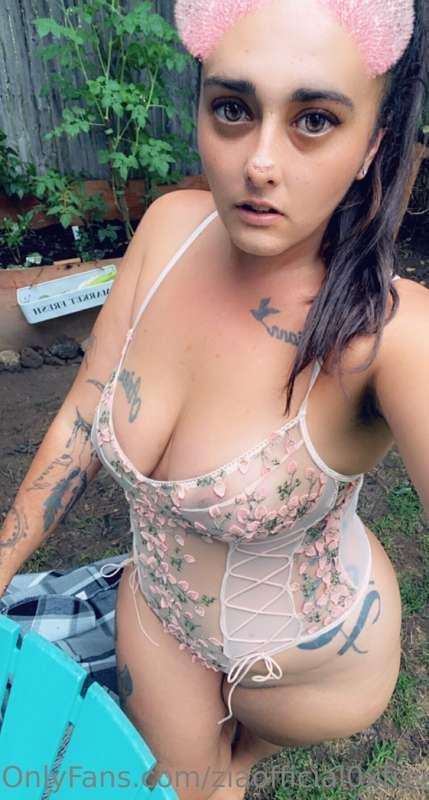 Feeling naughty in the garden🪴 had to take it inside🤯😜