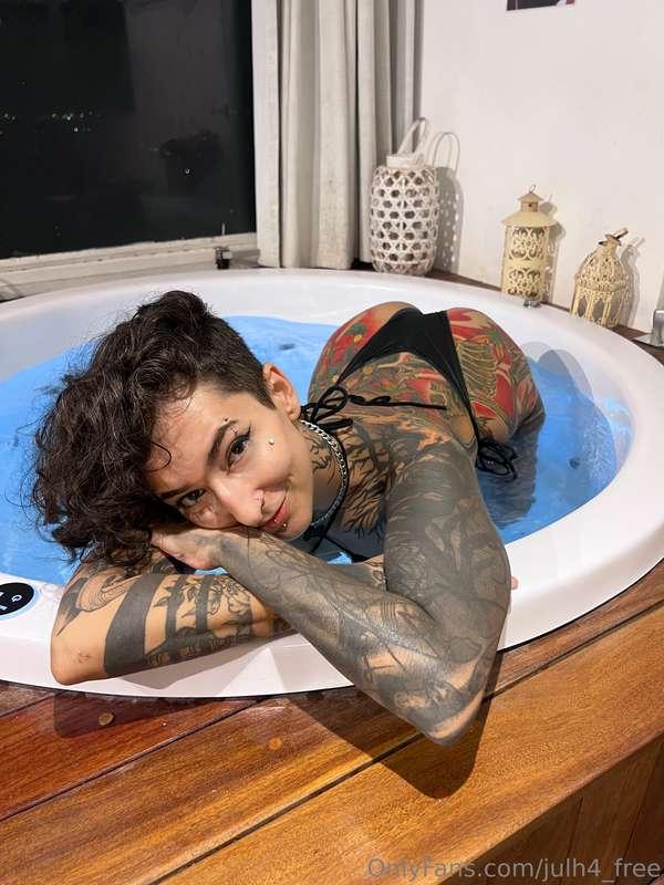 Let me see somthing that's going to make my pussy wet 😏