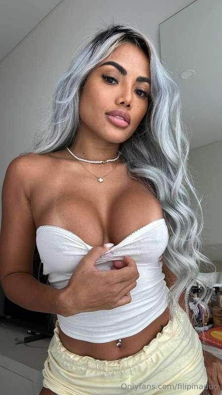 message me if i can show you my tits 😉