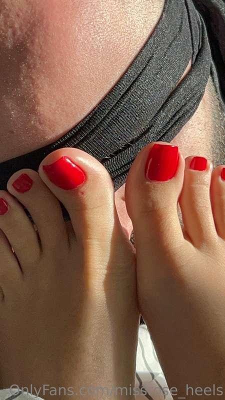 Enjoy the view #red nails