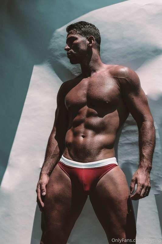 This well-formed gym body like a "maximum tenth meridio" sol..