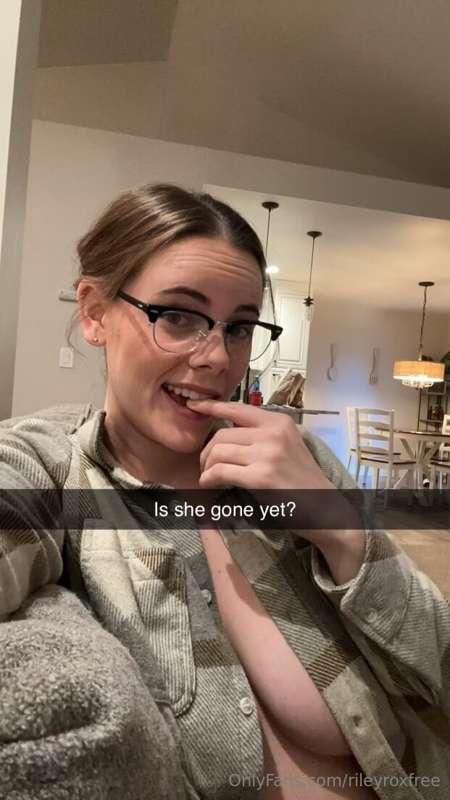 🚨
20 minute long role play video. Cheating wife sneaks over ..