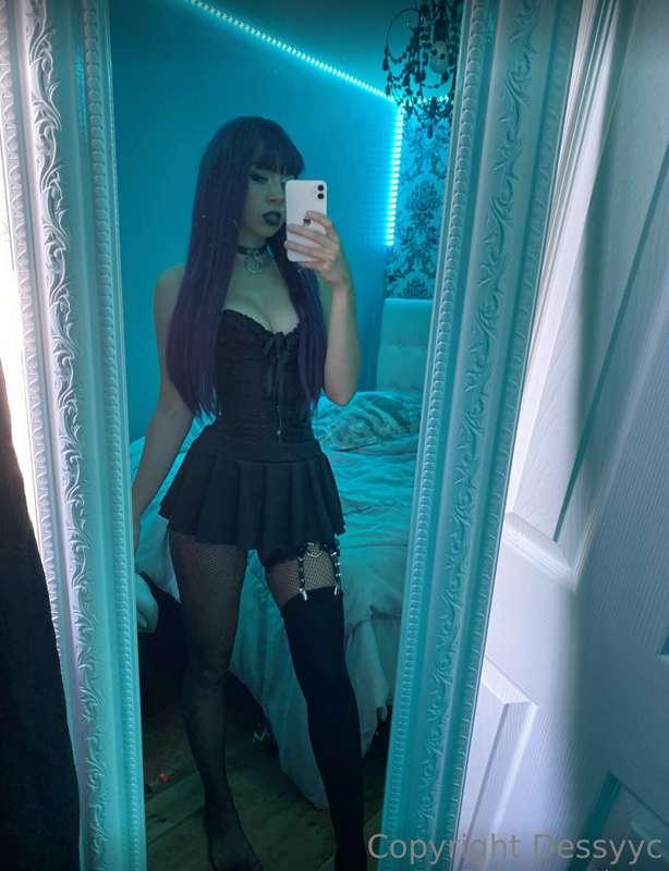 goth dessyy? 😳😈