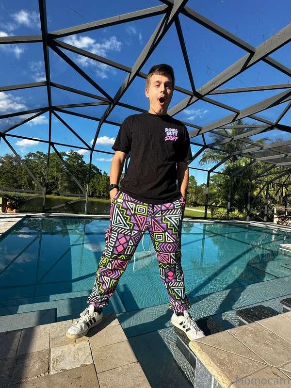 Found these pants over the weekend.. I thought they were fun..