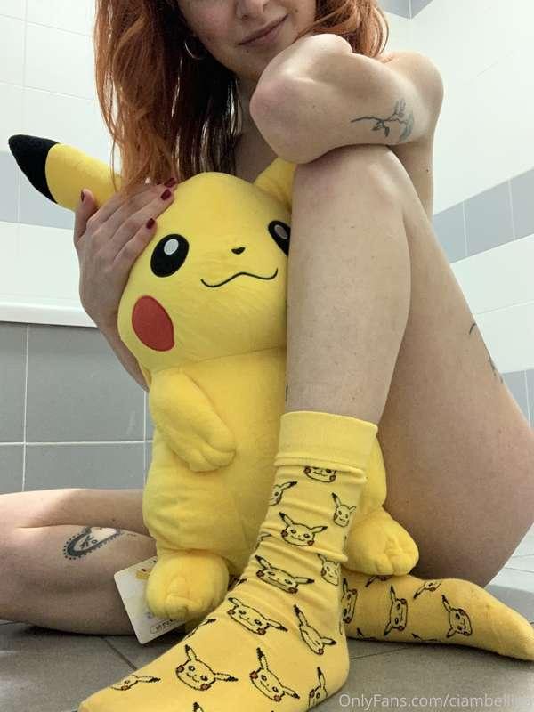 Delle foto di qualche mese fa con il mio pikachu 🥰 
Dovrei r..