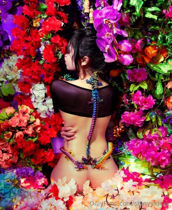 Ever fucked in a bed of flowers?🌻