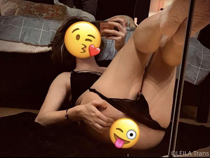 First pic with face. 😏 I spread my cheeks for you.  👅😘



#a..