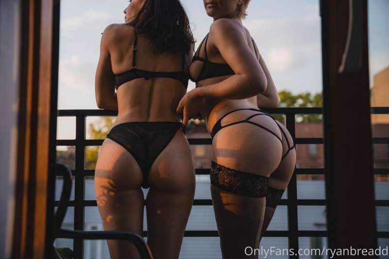 booties for your sunset...
catch me and @cynscam online toni..