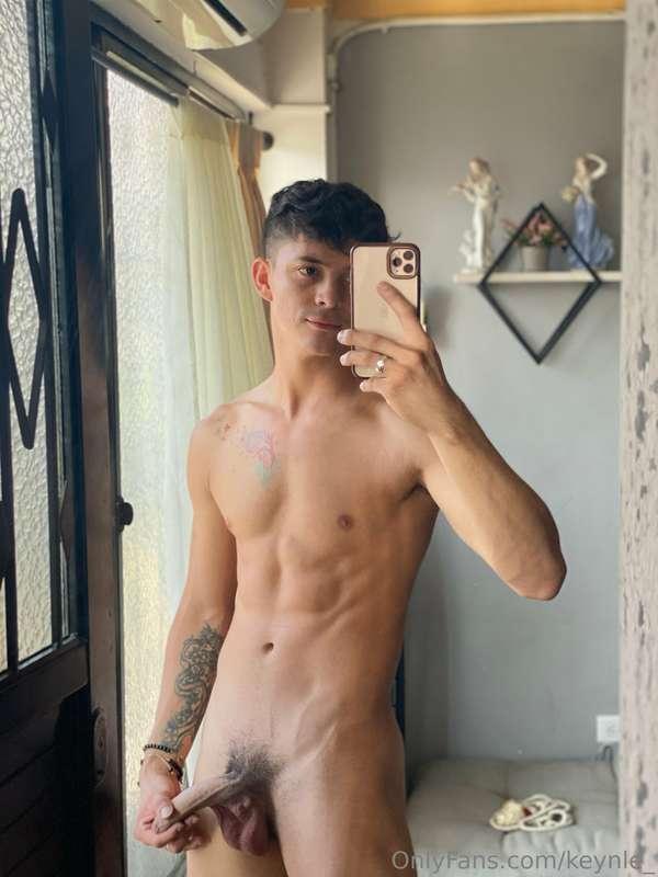 Happy afternoon 🙈 I'm available for custom content and video..