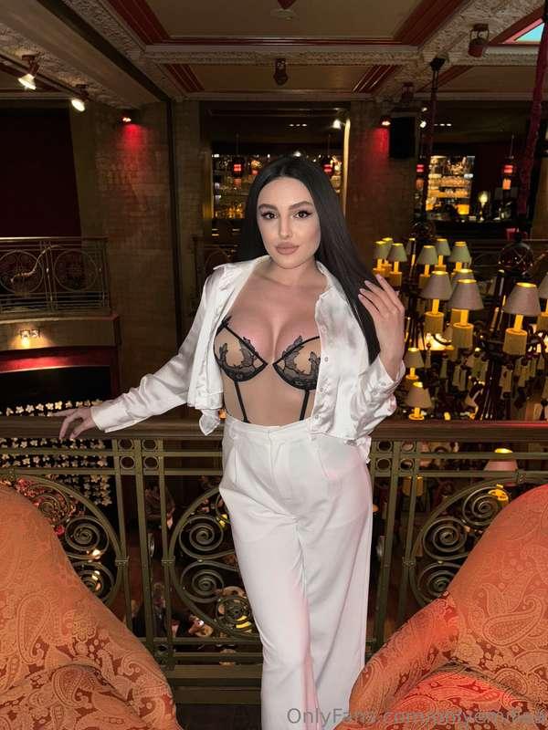 Perfect location for our first date, don’t you think? 🪭🪄🪭