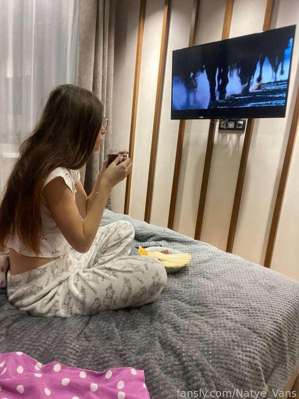 let's stay home together this evening 😍